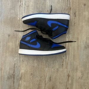 Nike Air Jordan 1 Mid SE 'Royal Toe' trainers